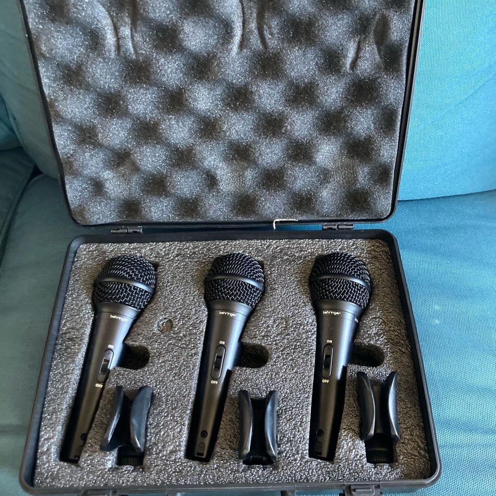 ✨SOLD✨3 brand new beheinger microphones in case